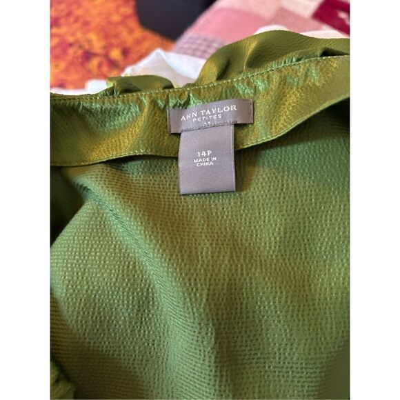 Ann Taylor Ruffle Short Sleeve Women's Blouse - Picture 3 of 11